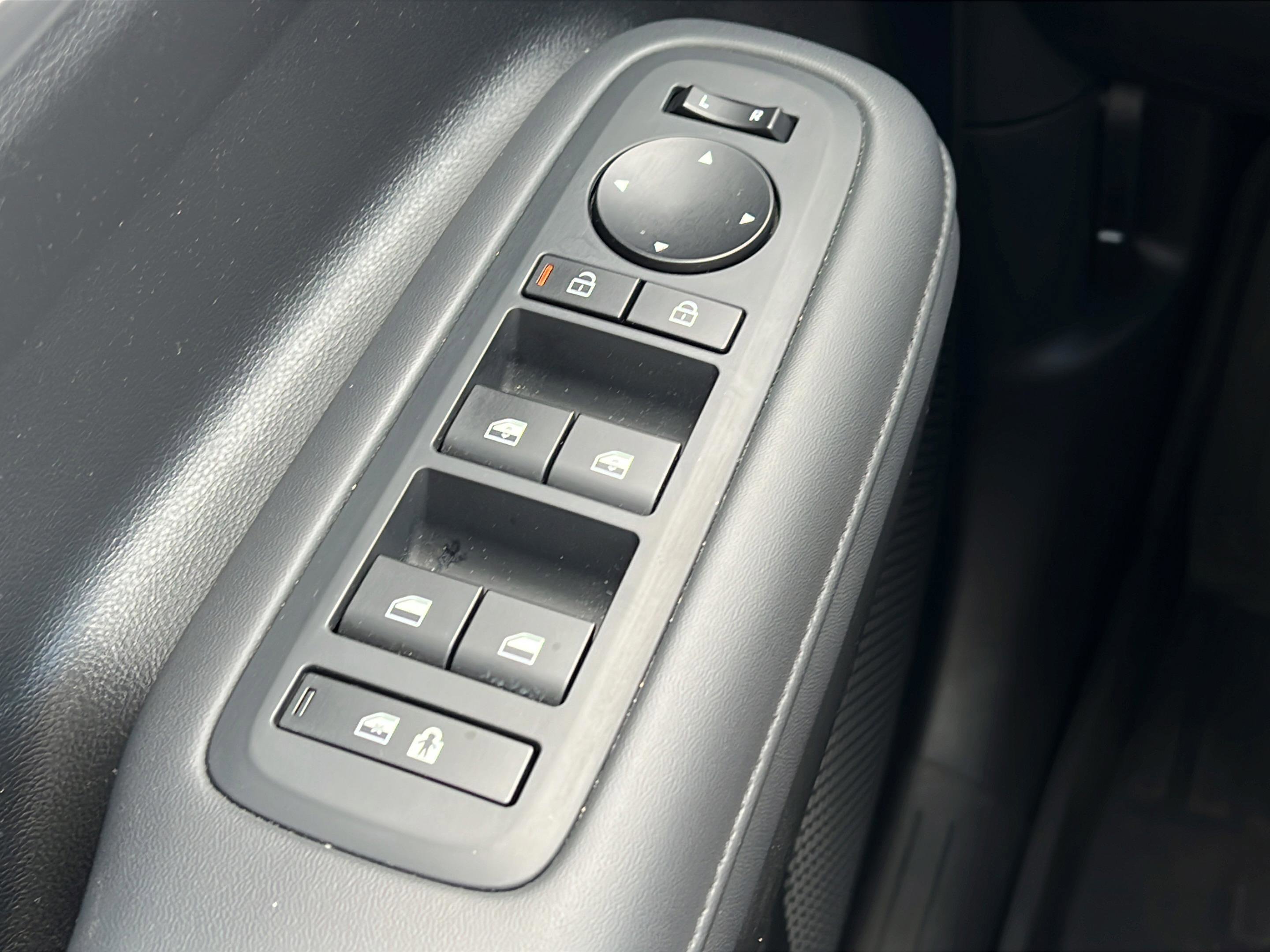 2025 Hyundai Santa Fe SEL - Photo 17
