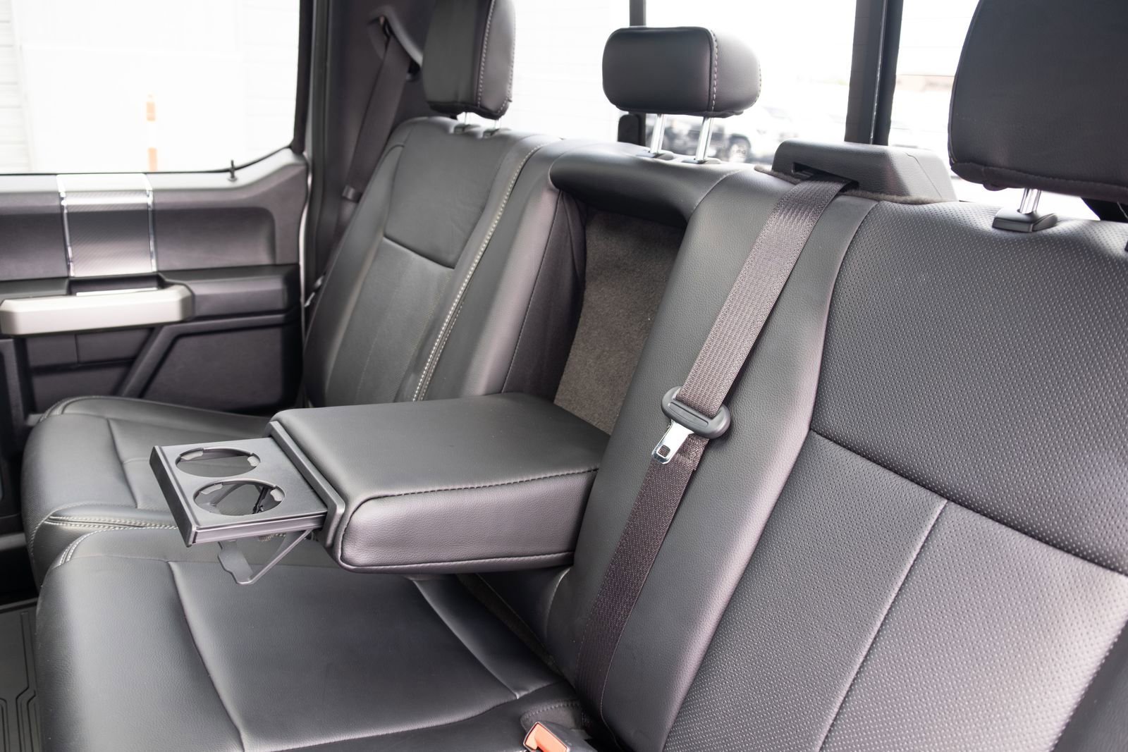 Used 2018  Ford Lariat image 18