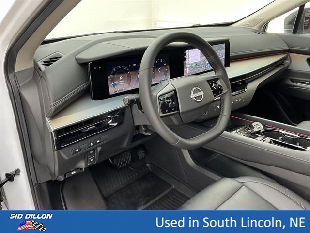 Used 2025 Everest White Pearl Tricoat Nissan SL image 13