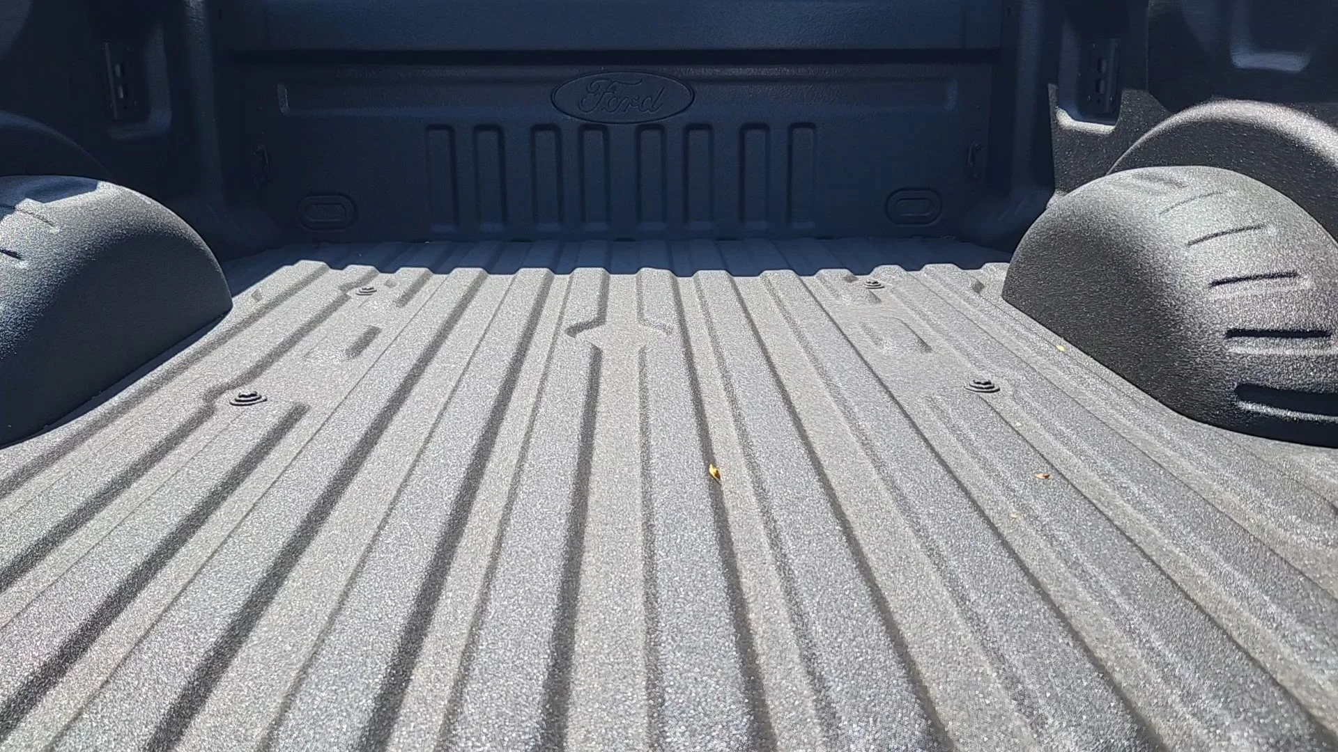 New 2026 Carbonized Gray Metallic Ford LARIAT image 39