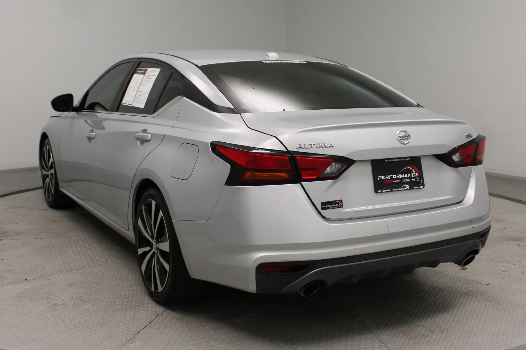 Used 2019 Brilliant Silver Metallic Nissan 2.5 SR Sedan image 31