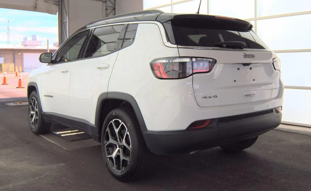 Used 2025 White Jeep Limited image 5