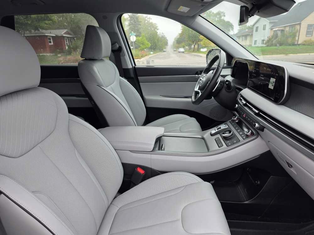 Used 2025 Hyper White Hyundai SEL image 8