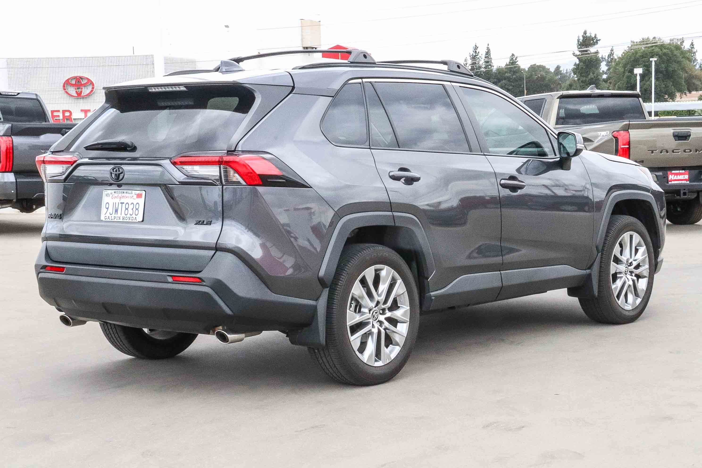 Used 2024 Magnetic Gray Metallic Toyota XLE Premium image 6