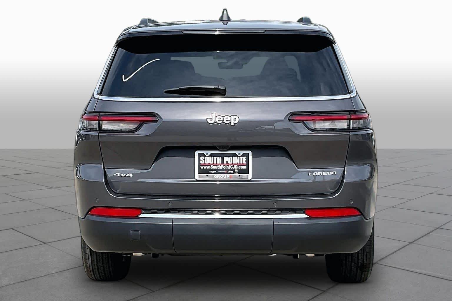 New 2026 Baltic Gray Metallic Clear-Coat Exterior Paint Jeep Laredo X image 4
