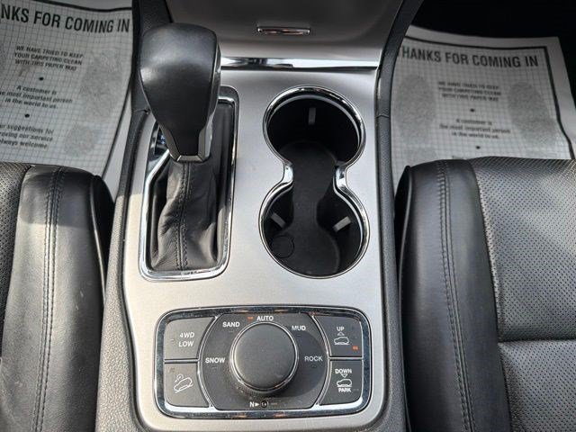 Used 2018 True Blue Pearlcoat Jeep Overland image 19
