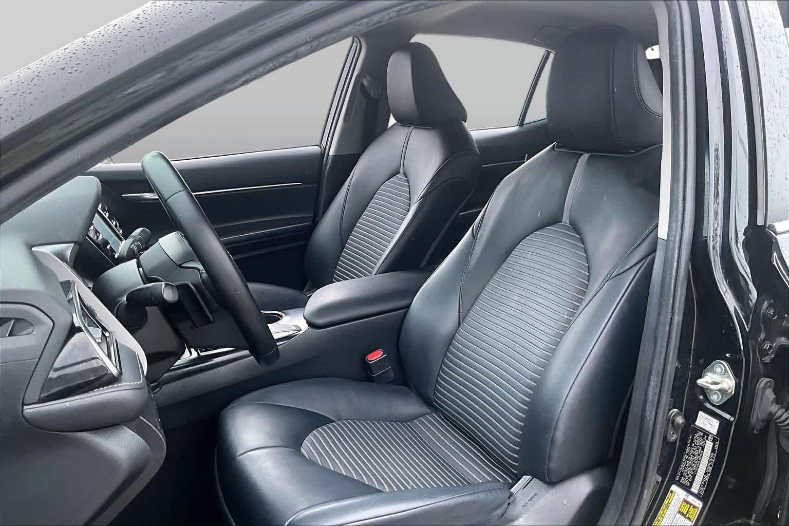Used 2020 Midnight Black Metallic Toyota SE image 7