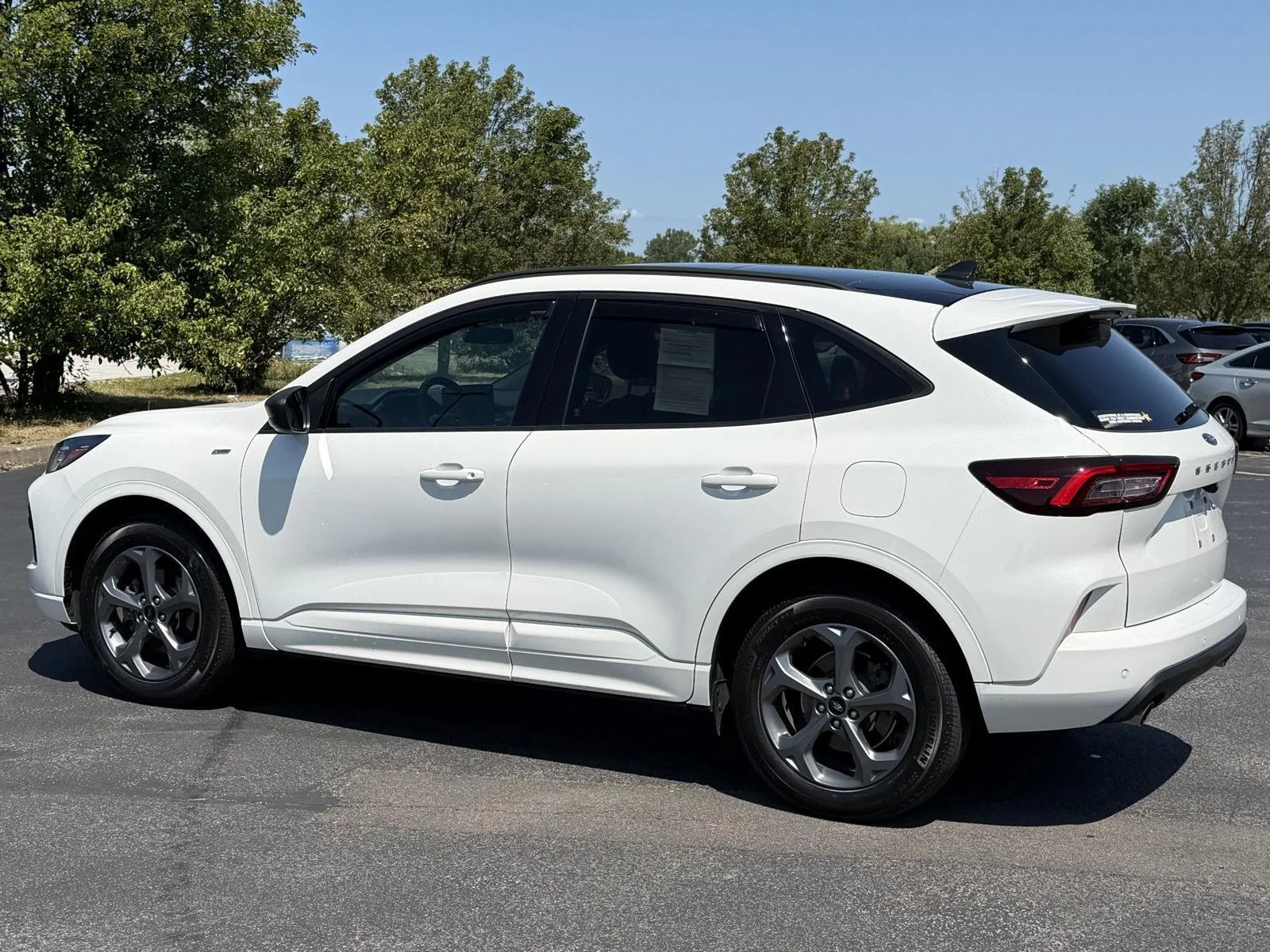 Used 2023 Star White Metallic Tri-Coat Ford ST-Line image 5