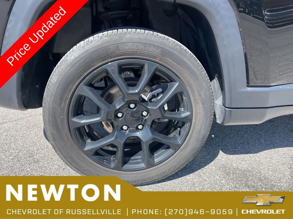 Used 2022 Diamond Black Jeep Latitude image 43