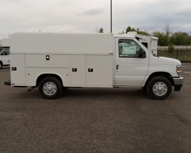 New 2025 Oxford White Ford Base image 6