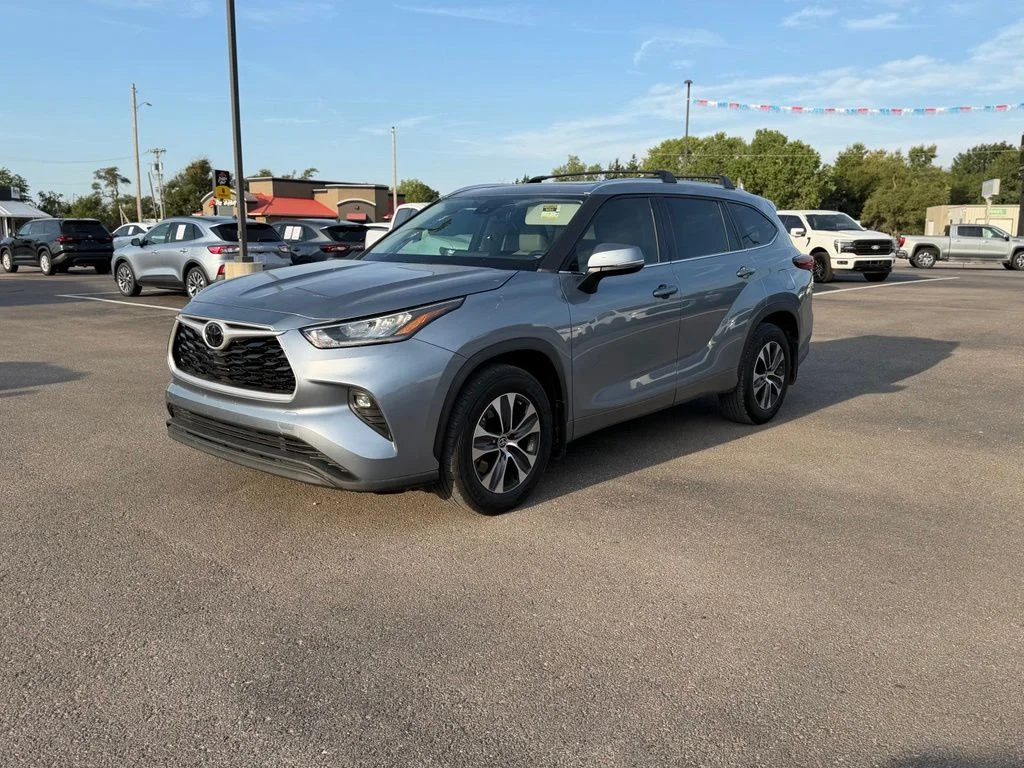 Certified Used 2020 Silver Toyota XLE image 8