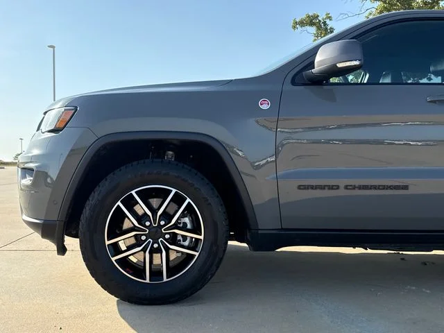 Used 2021 Gray Jeep Trailhawk image 5
