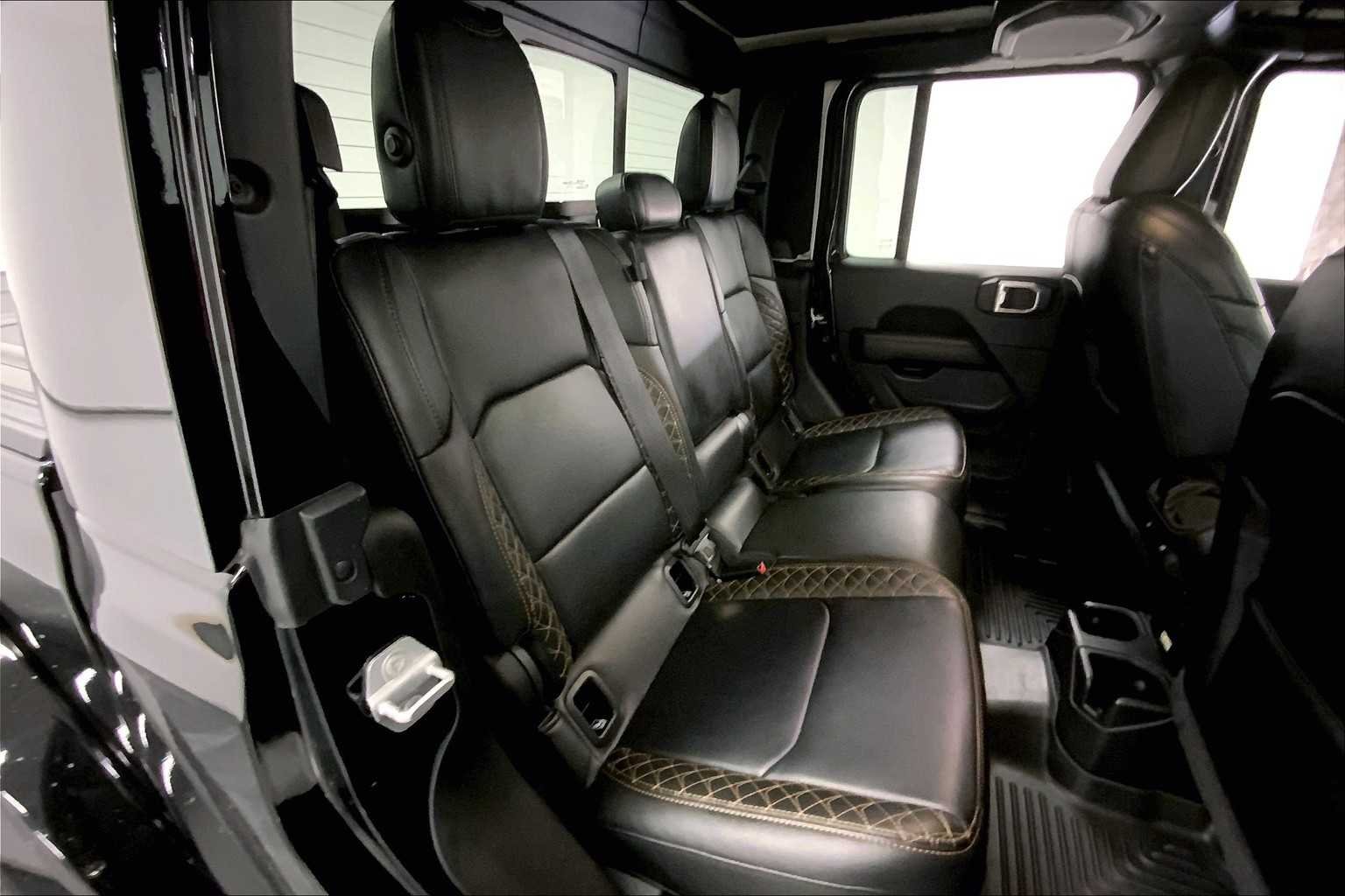 Used 2022 Black Clearcoat Jeep High Altitude image 17