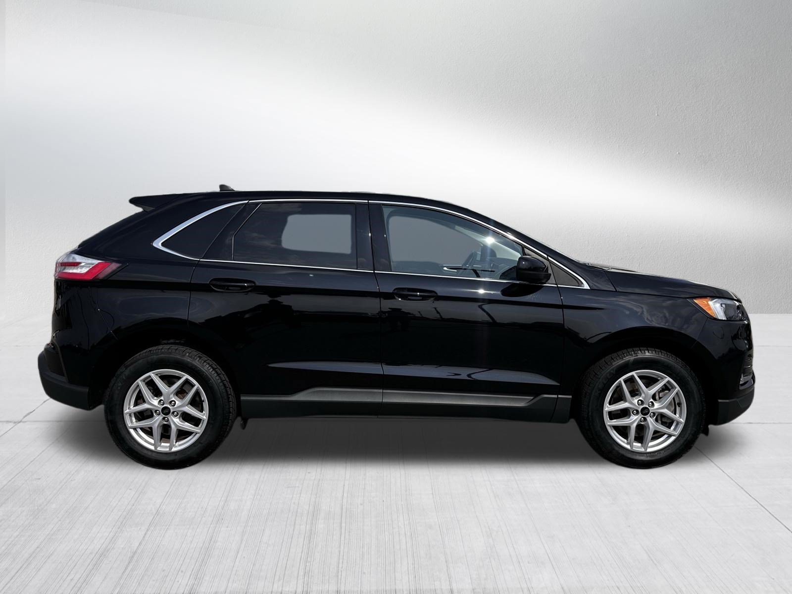 Used 2024 Agate Black Metallic Ford SEL image 8