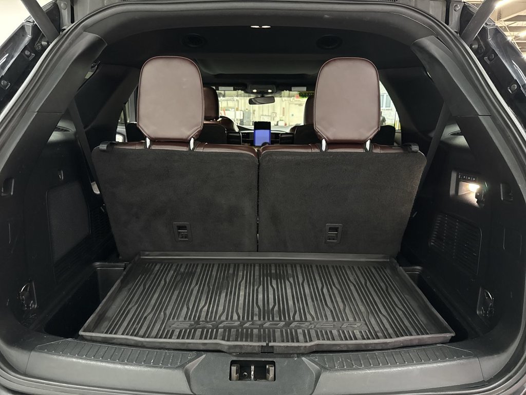 Used 2020 Black Metallic Ford Platinum image 21
