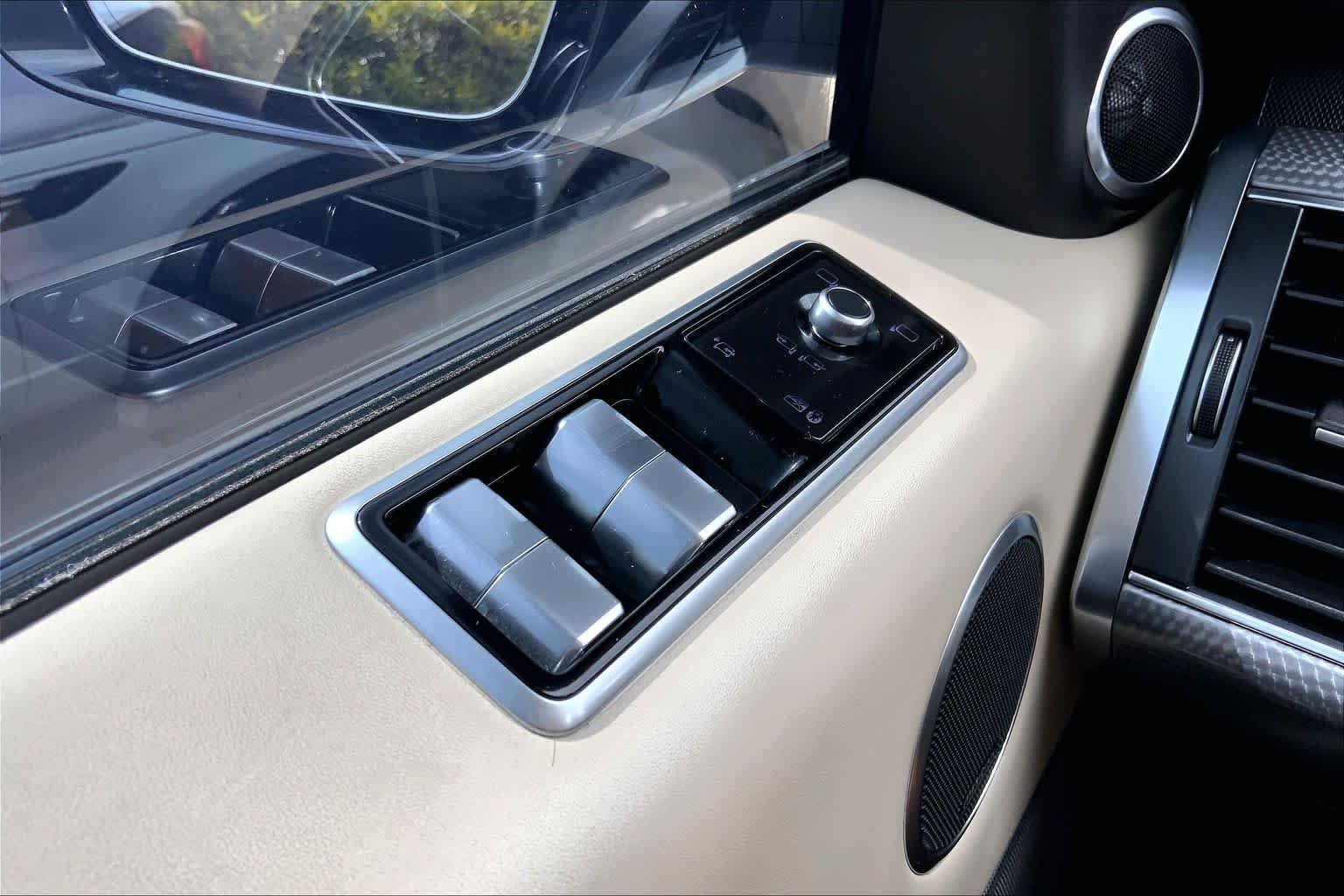 Used 2019 Meribel White Pearl Land Rover Dynamic image 36