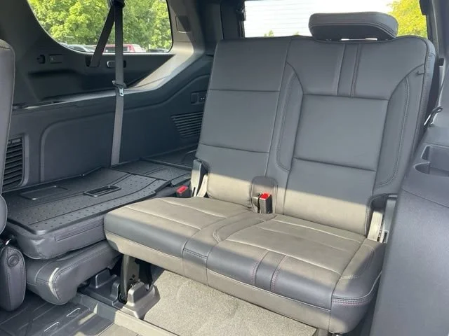 2025 Chevrolet Suburban RST - Photo 14