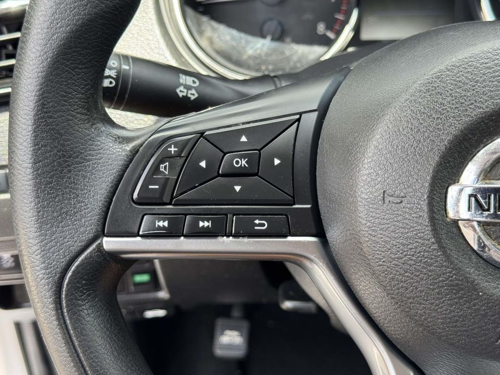 Used 2019 Silver Nissan S image 11