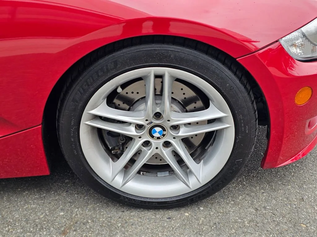Used 2007  BMW M image 9