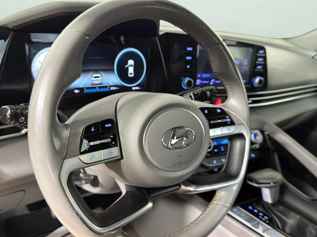 Used 2022 Black Hyundai SEL image 21