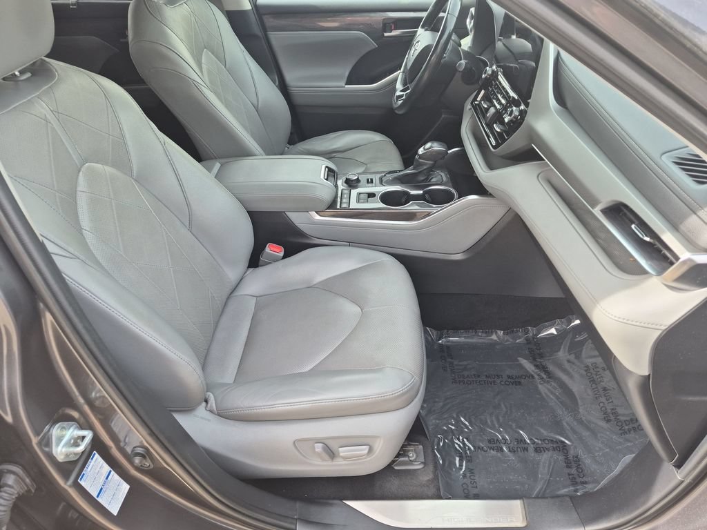Used 2021 Gray Toyota Platinum image 41