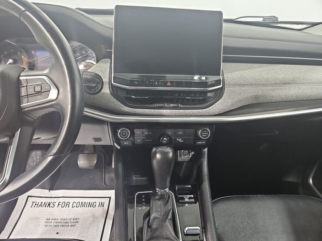 Used 2022 Gray Jeep Latitude Lux image 18