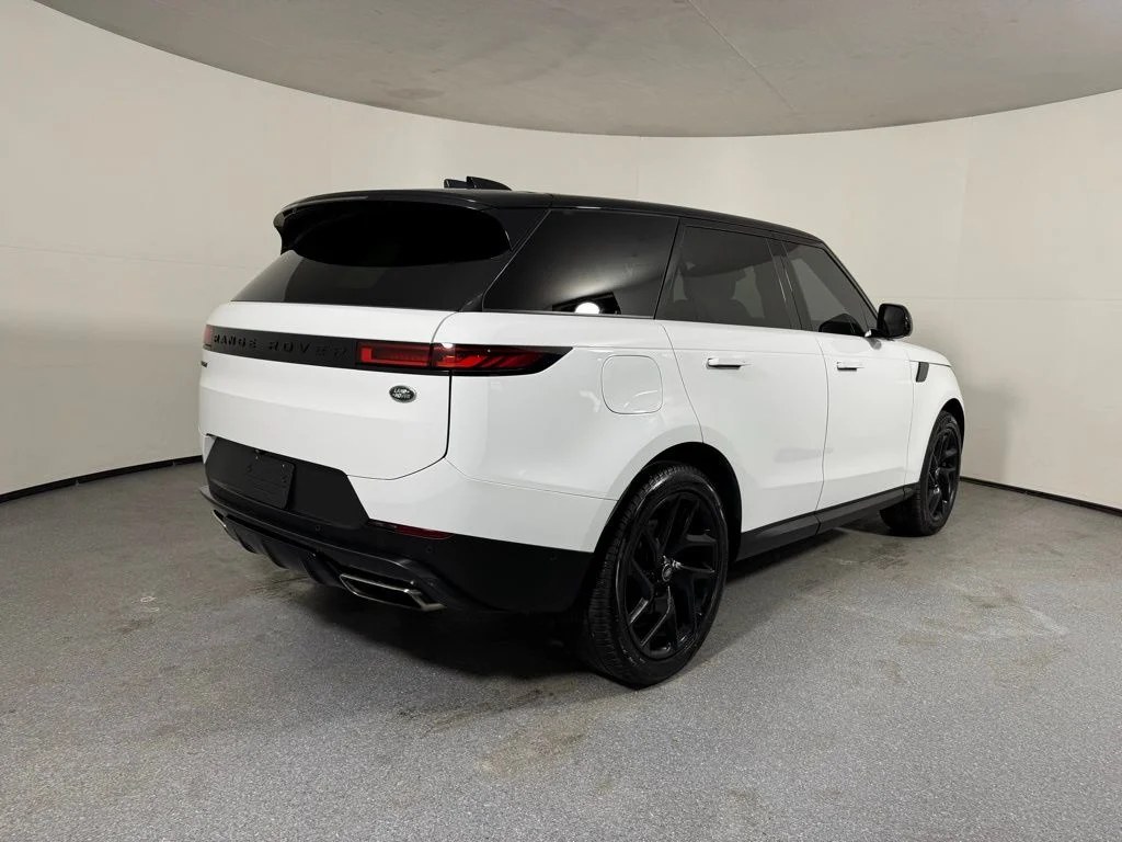 Used 2023 Fuji White Land Rover SE image 6