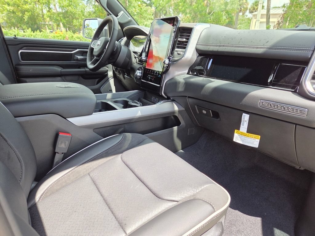 New 2026 Diamond Black Crystal Pearl-Coat Exterior Paint RAM Laramie image 14