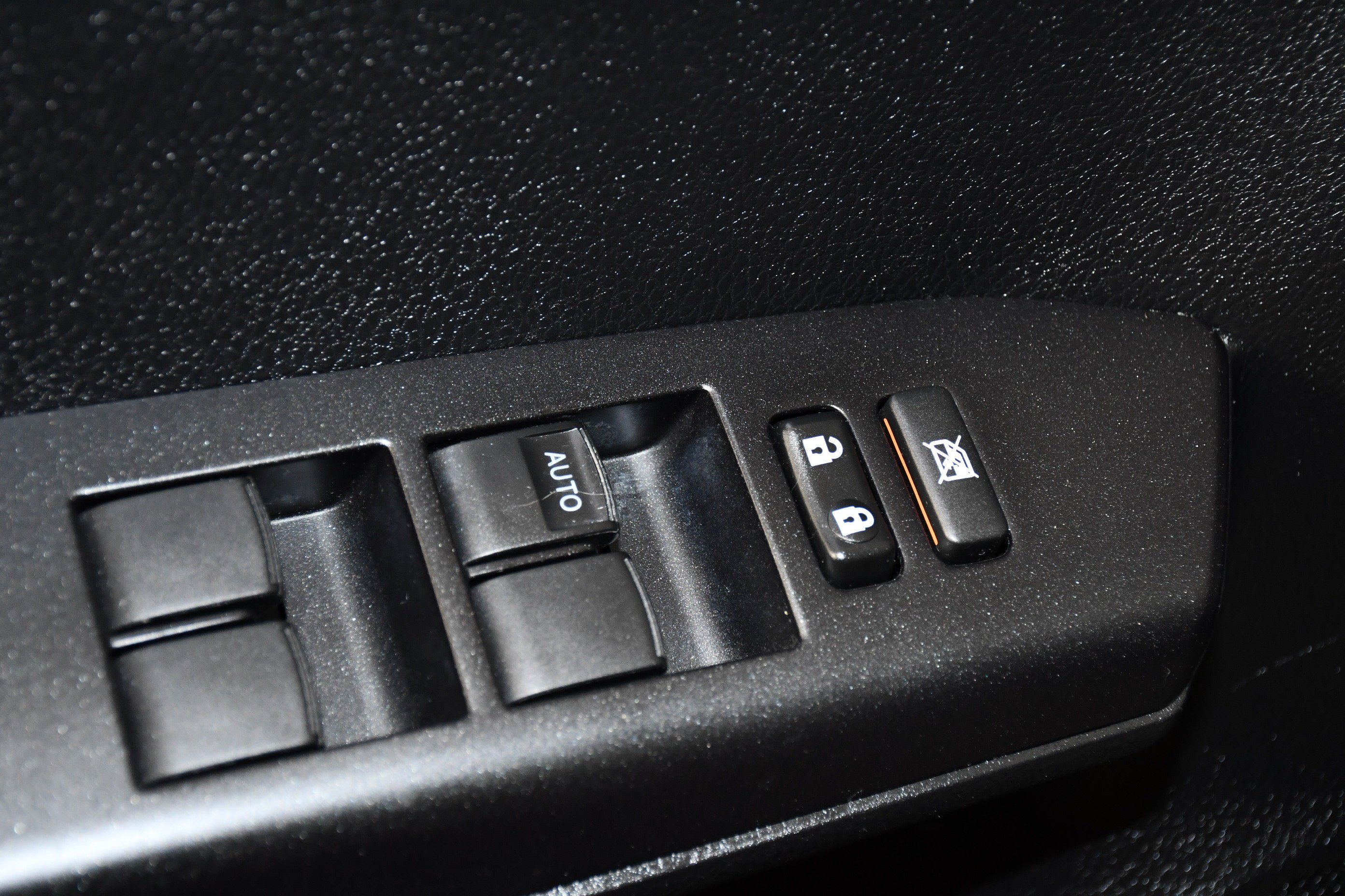 Used 2016 Black Toyota XLE image 32