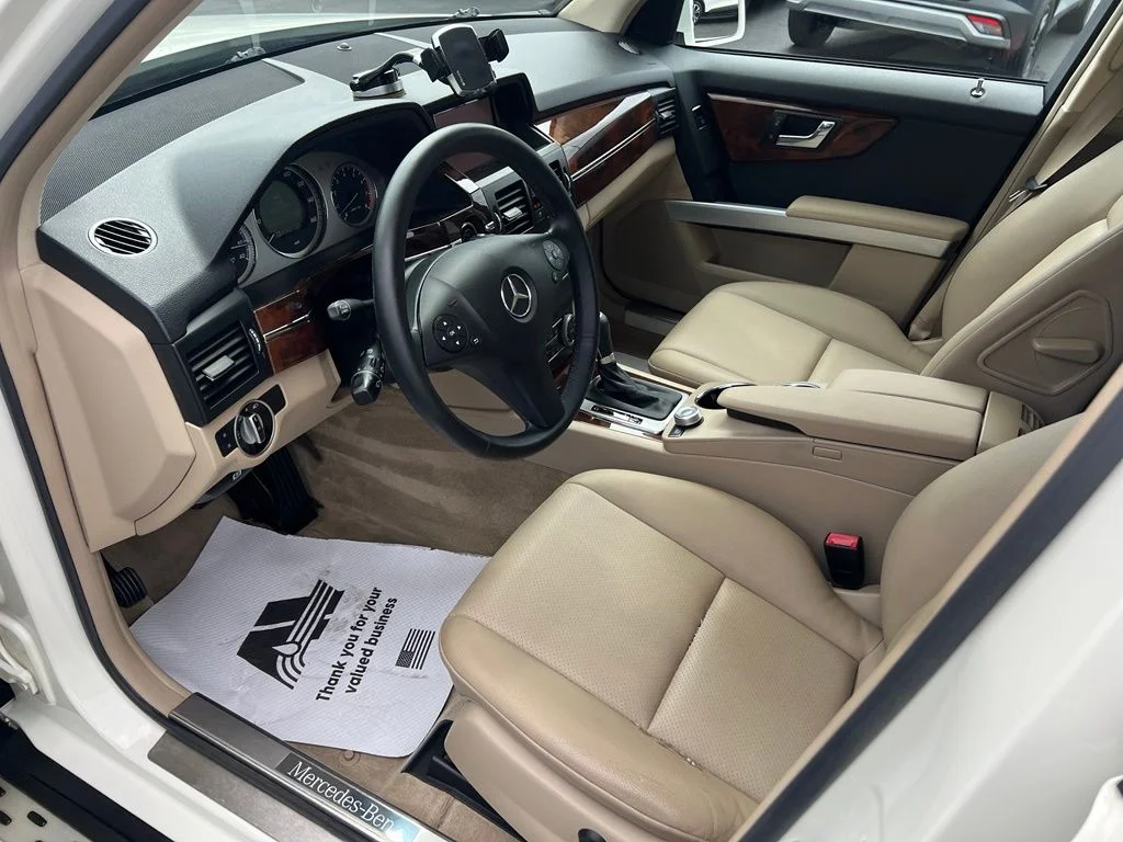 Used 2011 Arctic White Mercedes-Benz GLK 350 image 11
