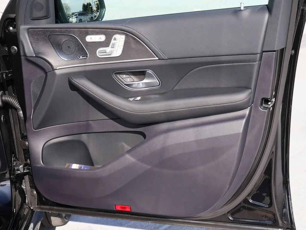 New 2026 Obsidian Black Metallic Mercedes-Benz GLE 580 image 11