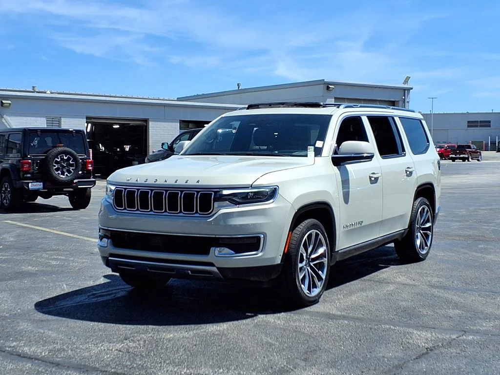 Used 2022 Jeep Wagoneer Series III with VIN 1C4SJVDT4NS178903 for sale in Kansas City