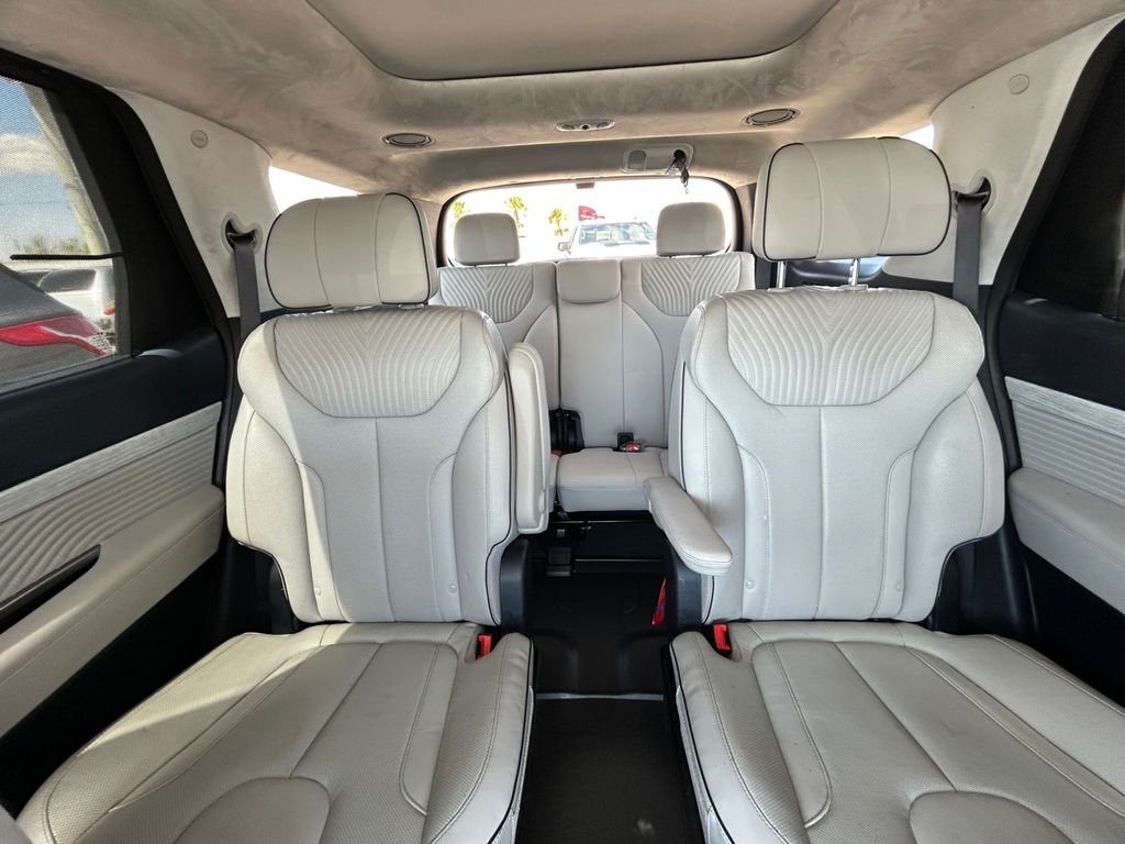 Used 2025 White Hyundai Calligraphy image 19