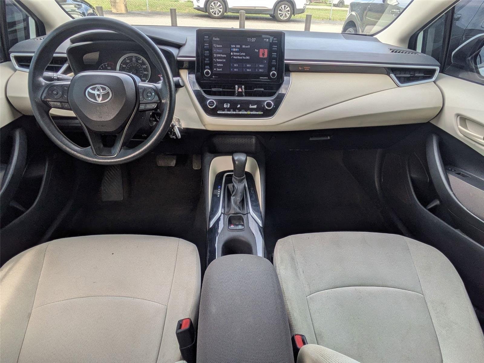 Used 2022 White Toyota LE image 22