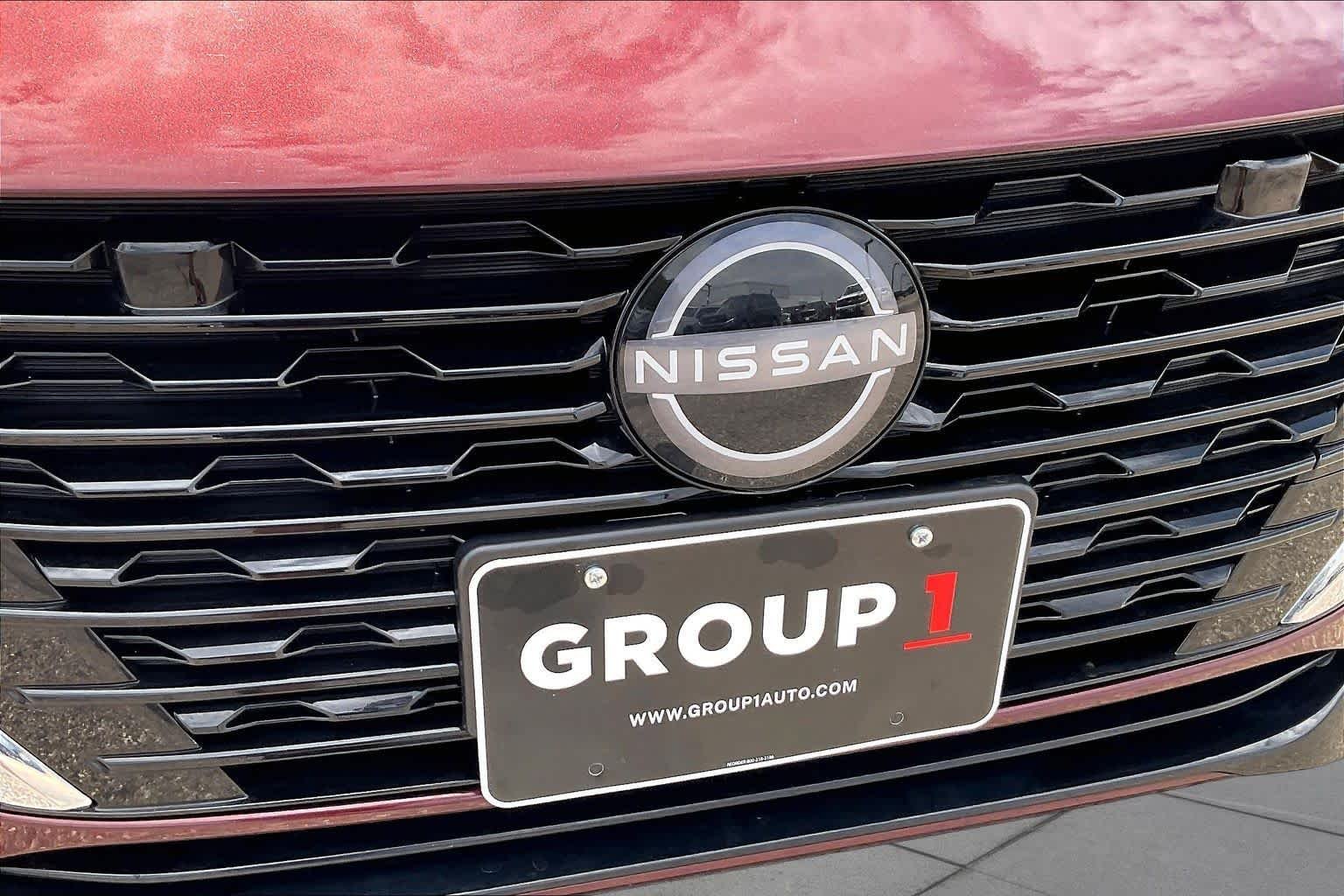 Used 2025 Rosewood Metallic Nissan SV image 28