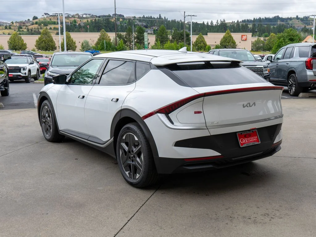 New 2026 Glacial White Pearl Kia LIGHT image 5