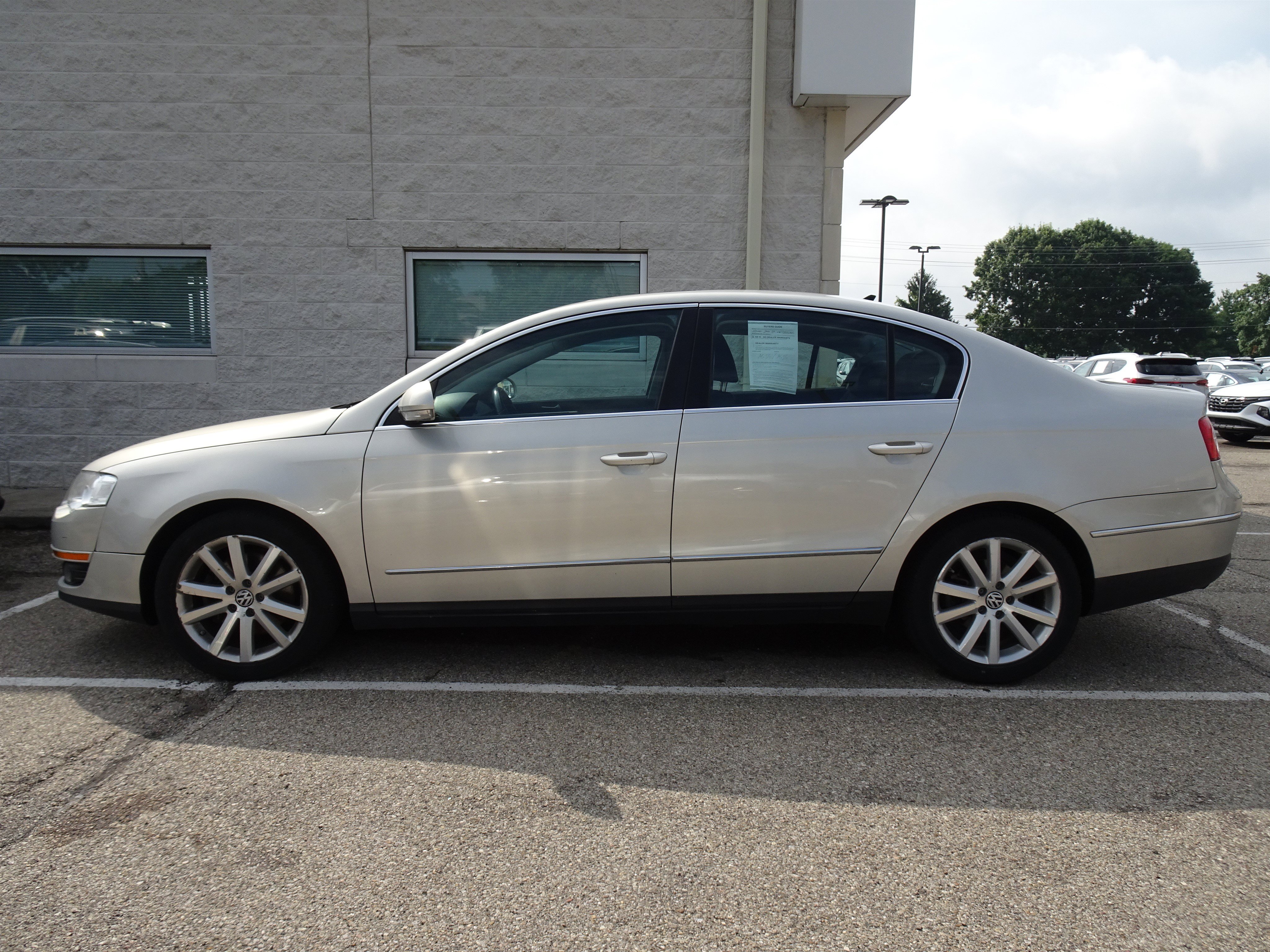 Used 2010 Volkswagen Passat Komfort with VIN WVWJM7ANXAE140010 for sale in Cincinnati, OH