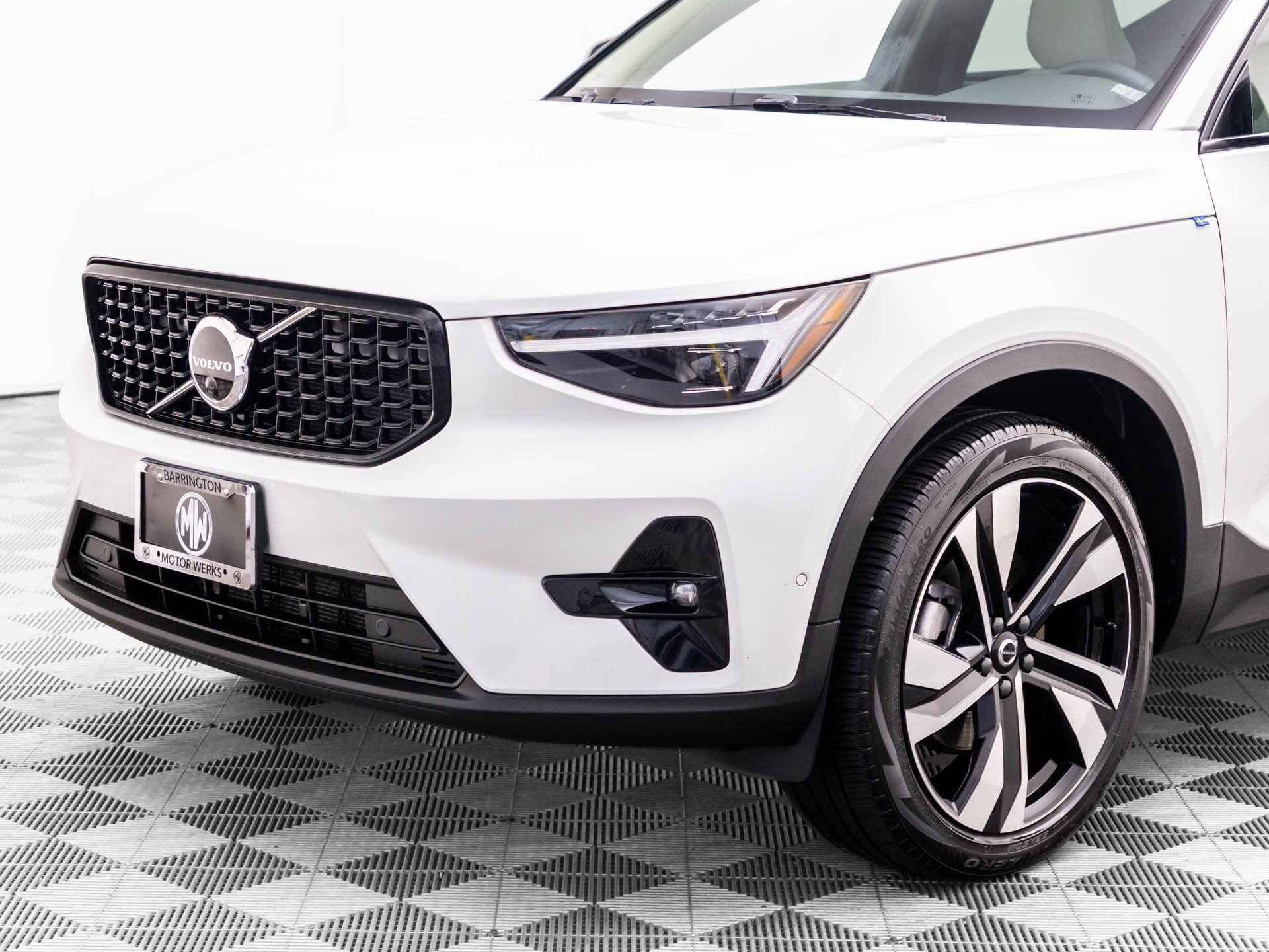 Used 2023 White Volvo Ultimate image 39