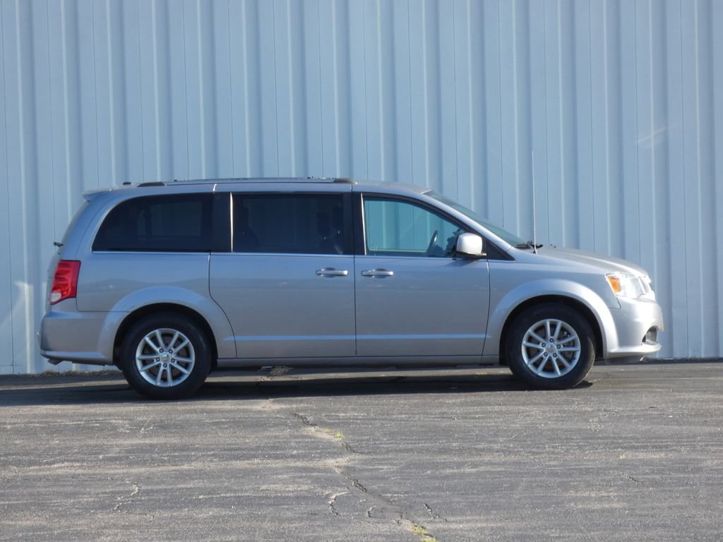 Used 2019 Dodge Grand Caravan SXT with VIN 2C4RDGCG0KR770690 for sale in Kansas City
