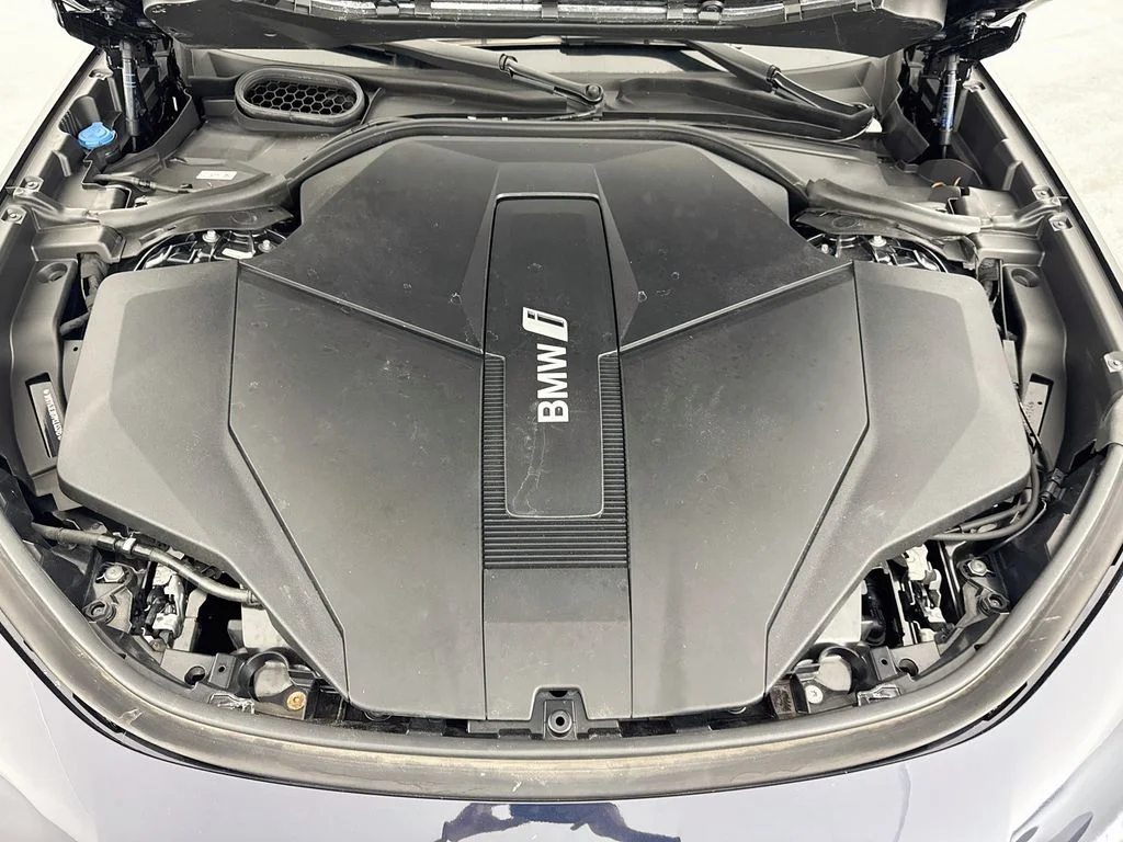 Used 2023 Black BMW xDrive60 image 32