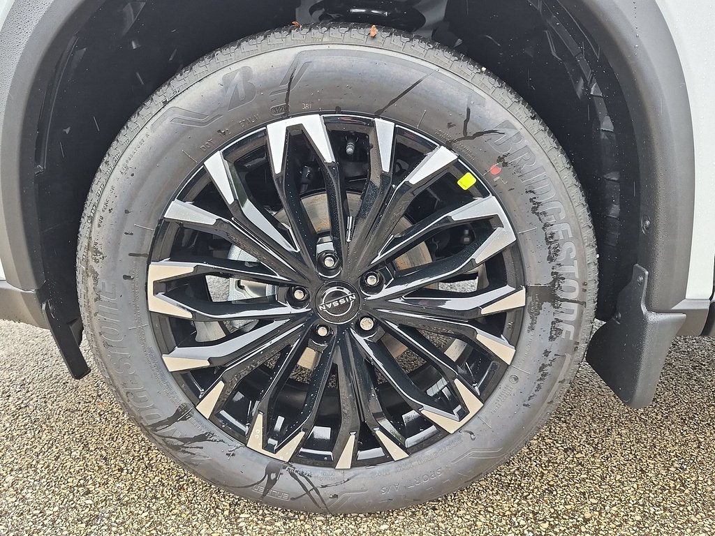 New 2026 Everest White Pearl TriCoat Nissan Dark Armor™ image 37