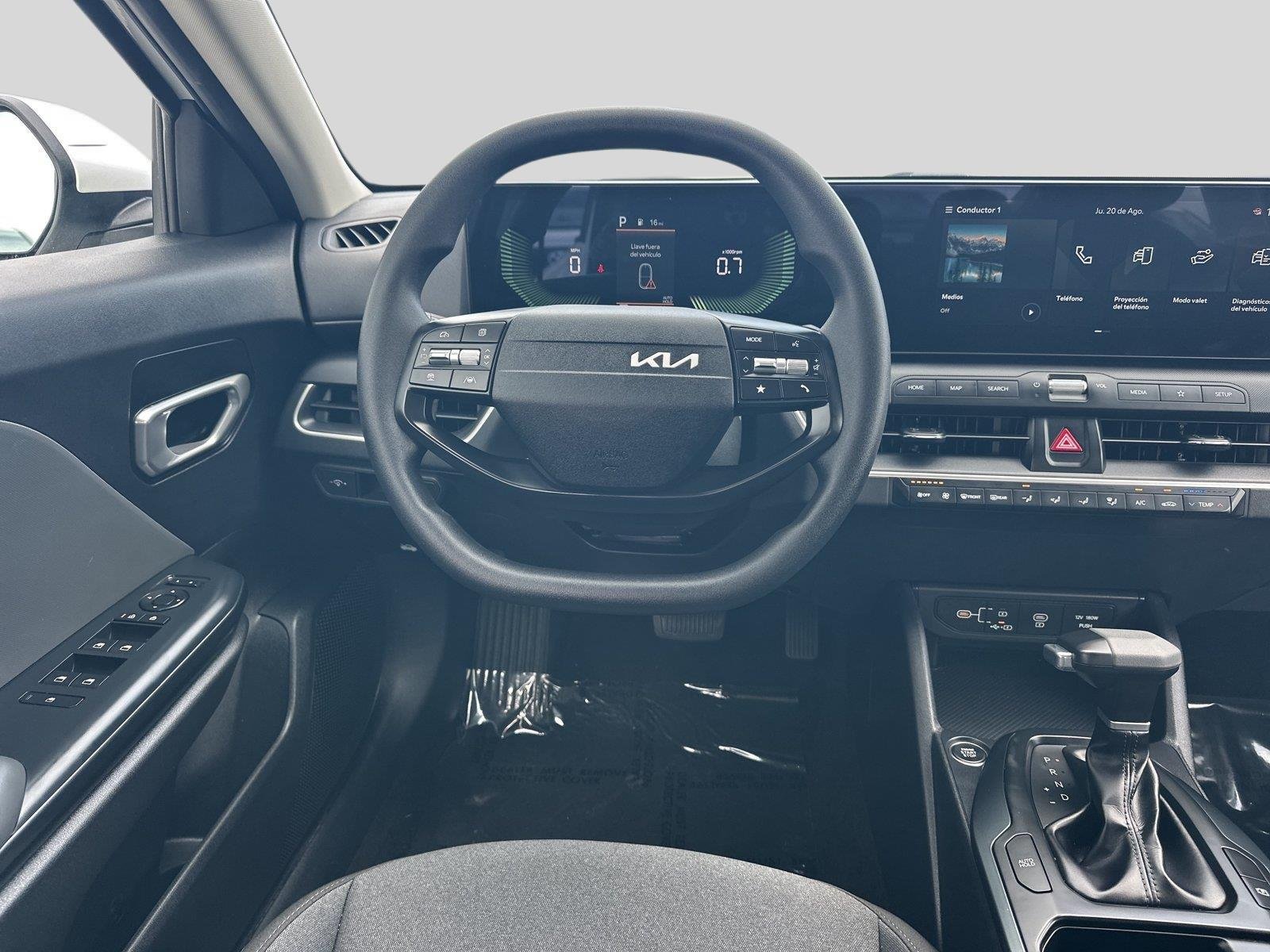 Certified Used 2025 Snow White Pearl Kia LX image 19