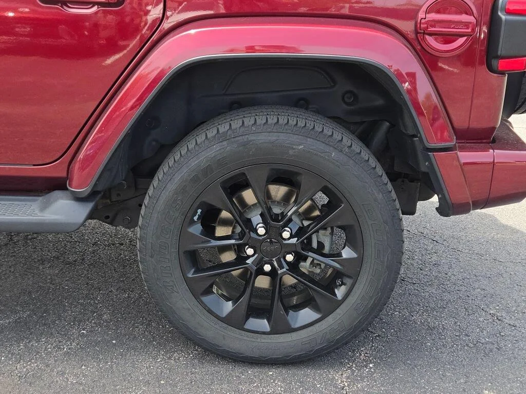Used 2021  Jeep Unlimited Sahara High Altitude image 16