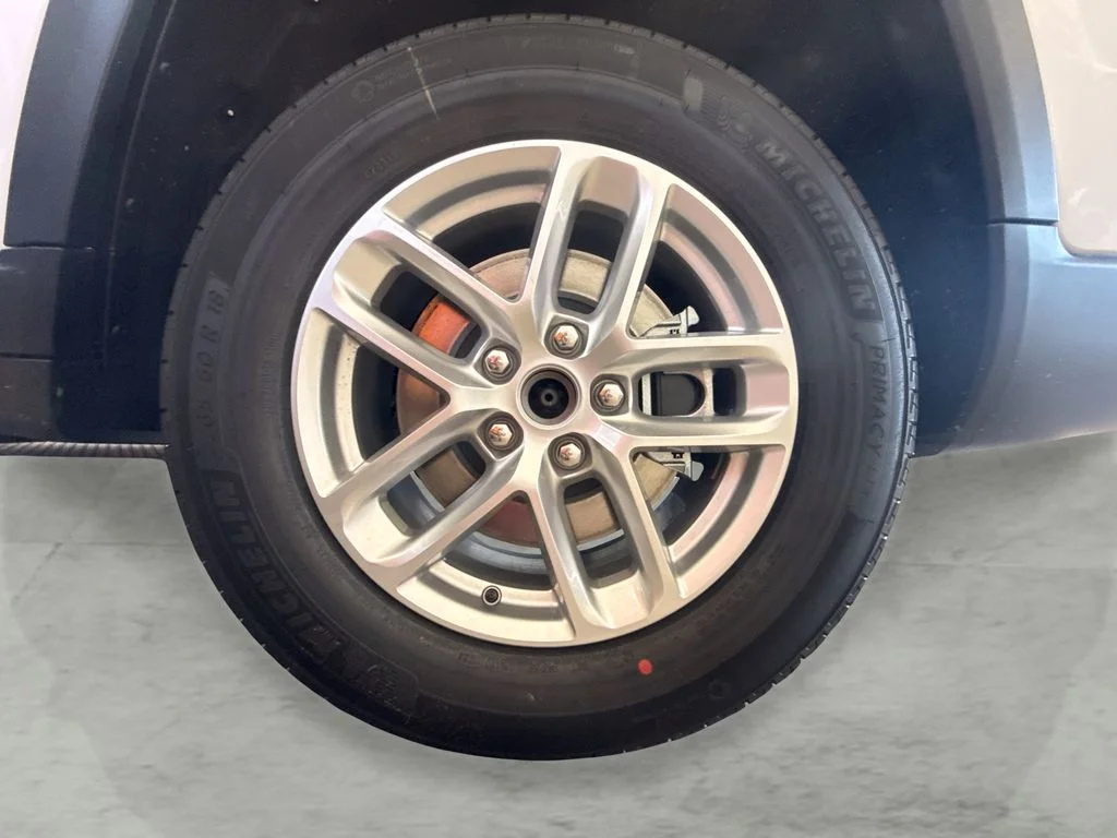 New 2026 Bright White Clearcoat Jeep Laredo image 22