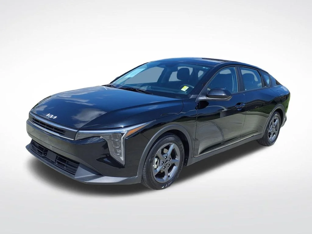 Used 2025 Black Kia LXS image 3