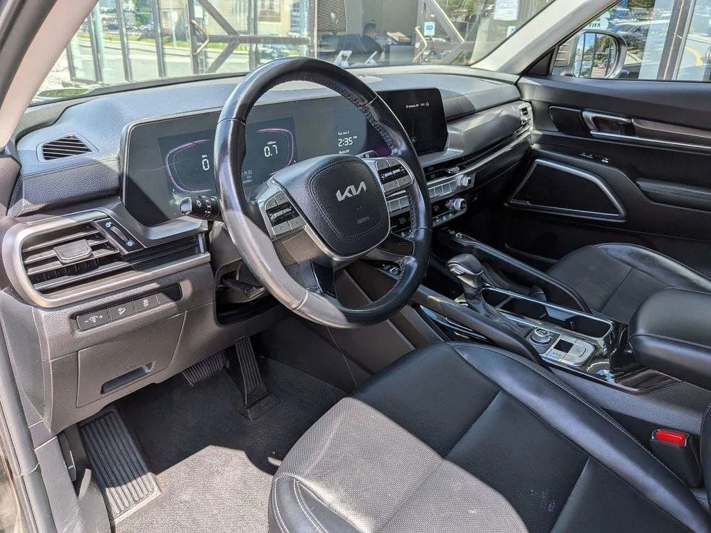 Used 2024 Green Kia S image 14
