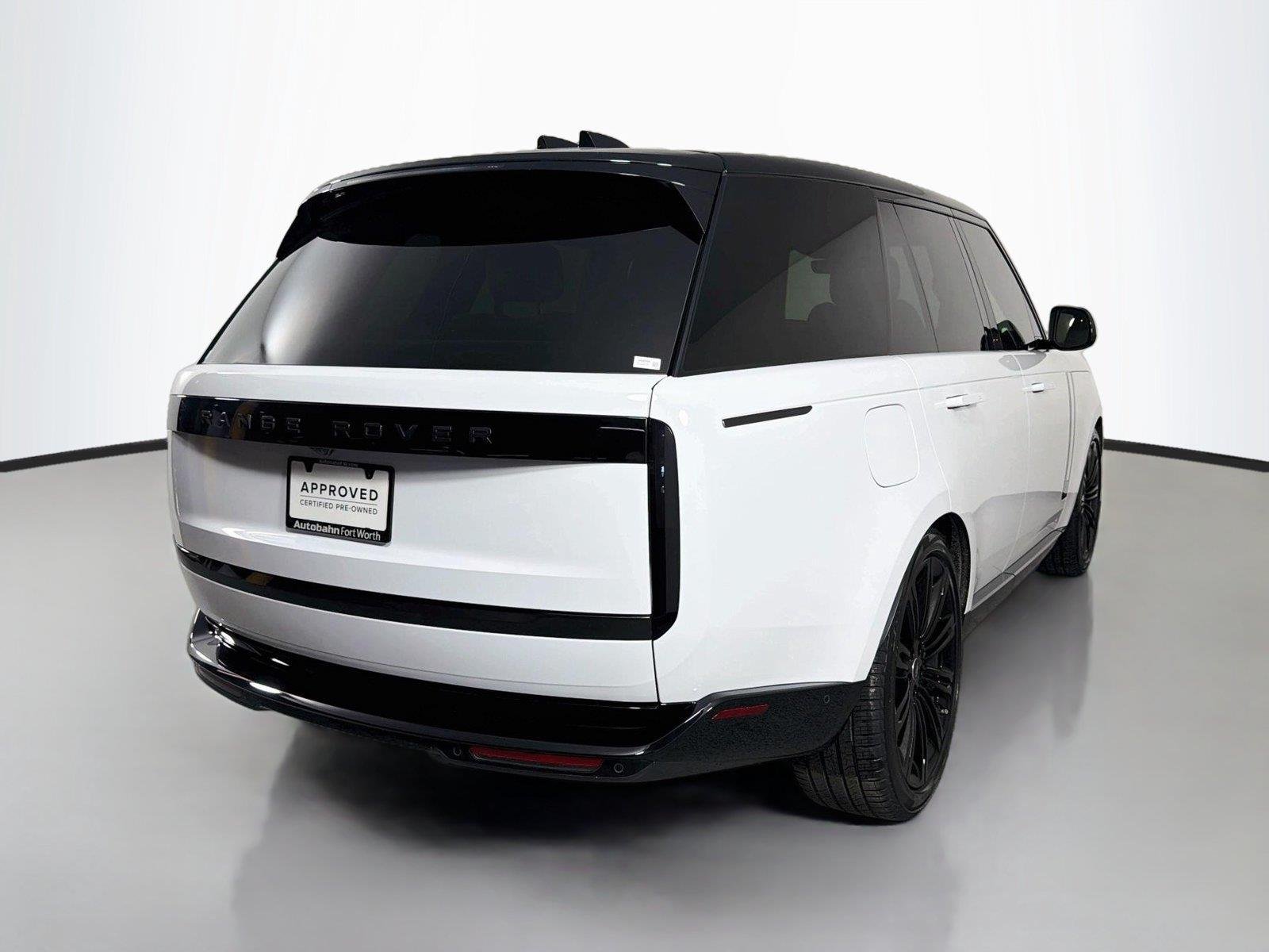 Certified Used 2024 Fuji White Land Rover SE image 5
