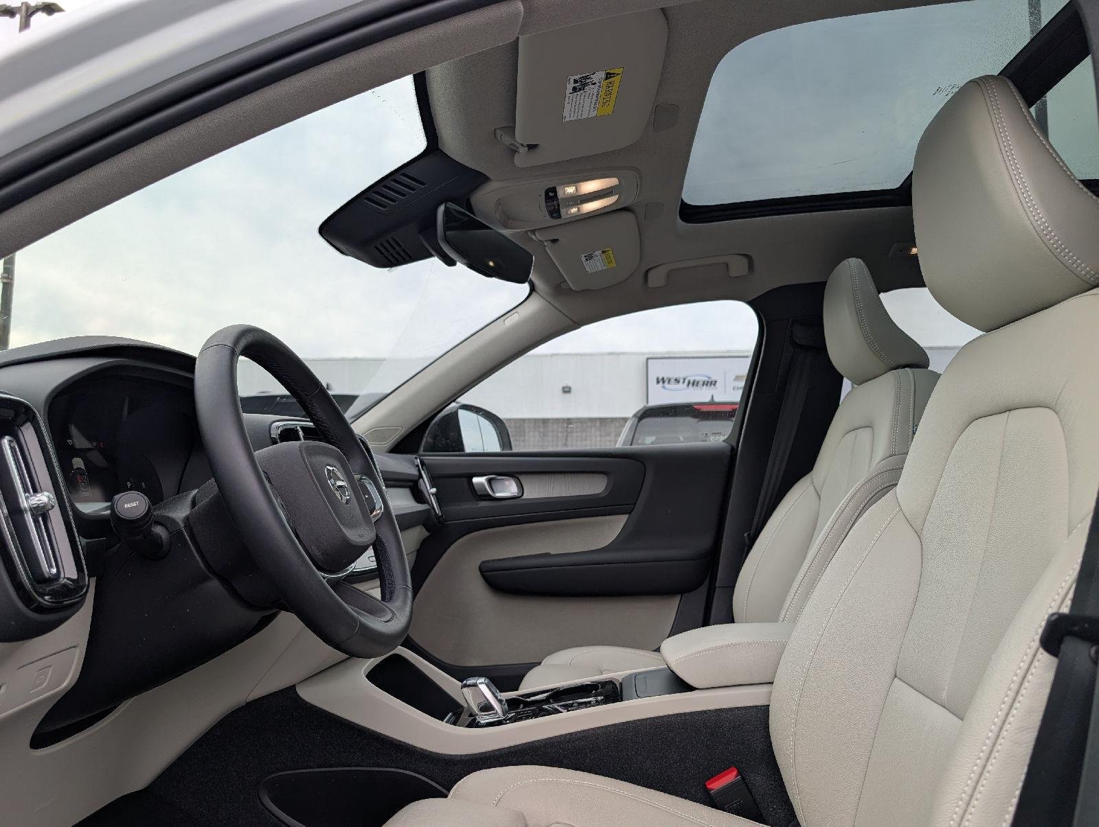 Used 2023 Crystal White Metallic Volvo Plus Dark Theme image 9