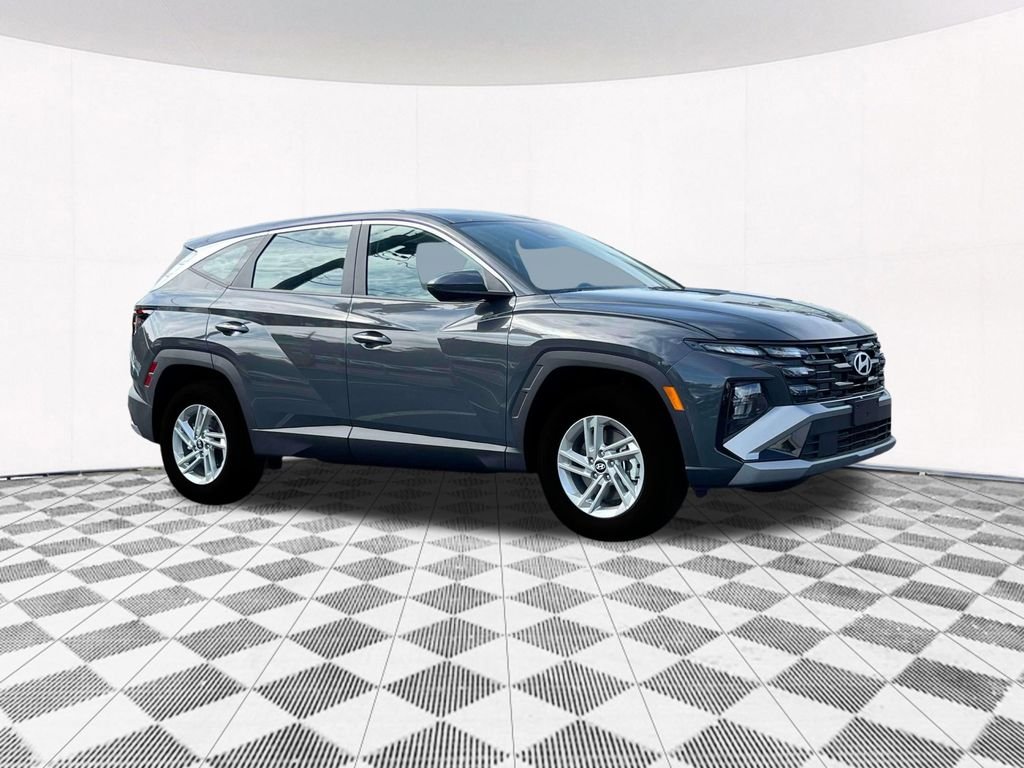 2025 Hyundai Tucson SE - Photo 16