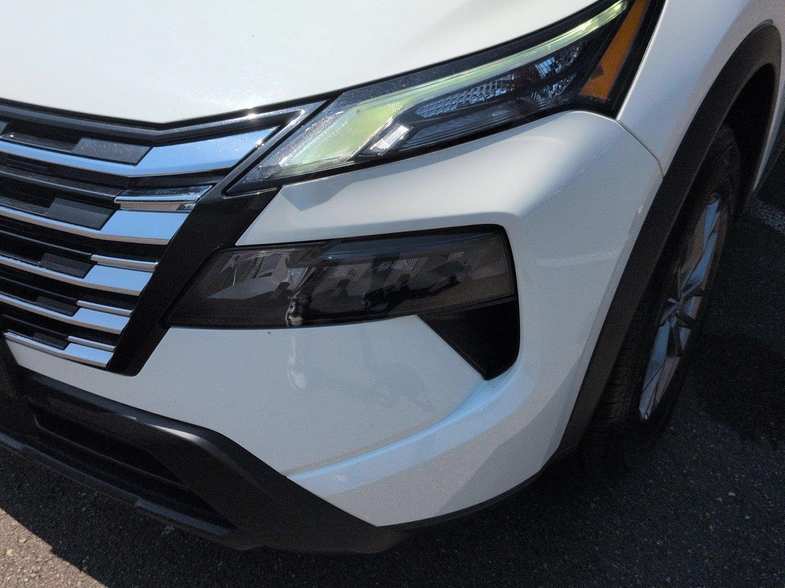 Used 2024 Glacier White Nissan S image 9